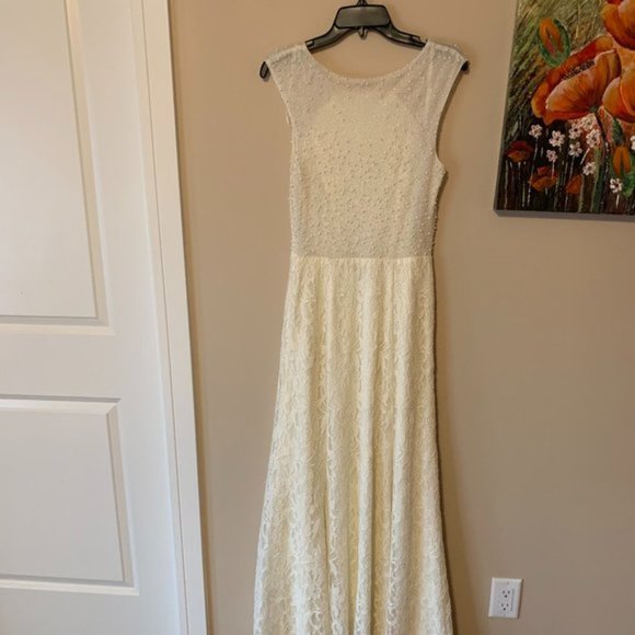 Cachet Cream Lace Beaded Maxi Gown, Size 6 - Picture 7 of 13